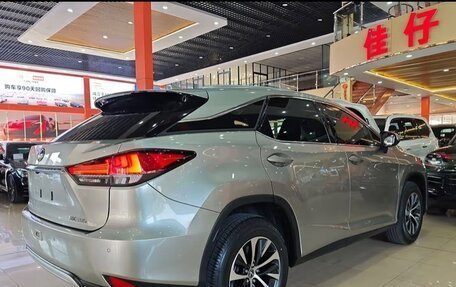 Lexus RX IV рестайлинг, 2022 год, 3 570 000 рублей, 7 фотография