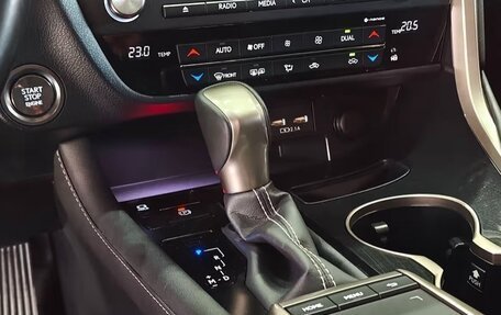 Lexus RX IV рестайлинг, 2022 год, 3 570 000 рублей, 13 фотография