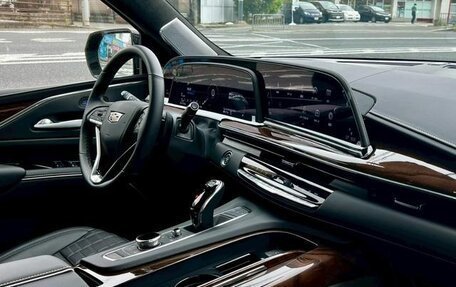 Cadillac Escalade V, 2024 год, 15 440 000 рублей, 14 фотография