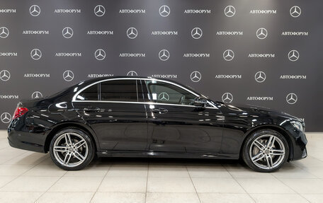 Mercedes-Benz E-Класс, 2019 год, 3 100 000 рублей, 4 фотография