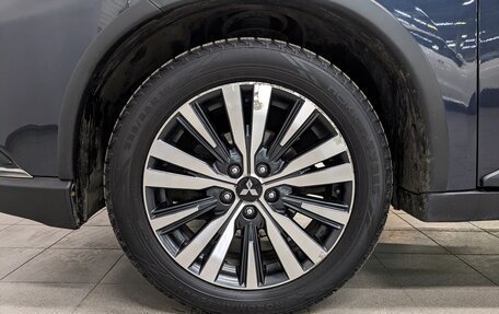 Mitsubishi Outlander III рестайлинг 3, 2019 год, 2 650 000 рублей, 9 фотография