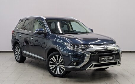Mitsubishi Outlander III рестайлинг 3, 2019 год, 2 650 000 рублей, 19 фотография