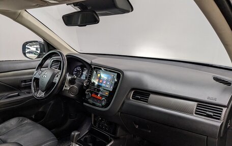 Mitsubishi Outlander III рестайлинг 3, 2019 год, 2 650 000 рублей, 18 фотография