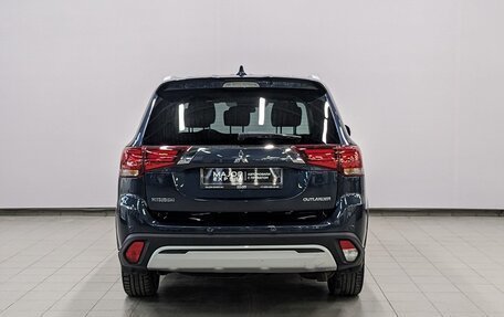 Mitsubishi Outlander III рестайлинг 3, 2019 год, 2 650 000 рублей, 14 фотография