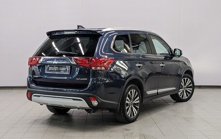 Mitsubishi Outlander III рестайлинг 3, 2019 год, 2 650 000 рублей, 17 фотография