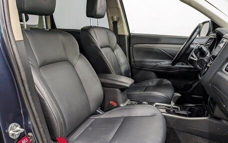 Mitsubishi Outlander III рестайлинг 3, 2019 год, 2 650 000 рублей, 21 фотография