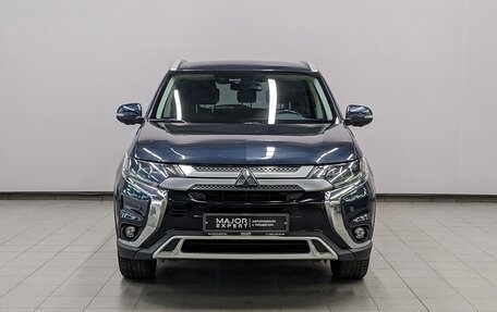 Mitsubishi Outlander III рестайлинг 3, 2019 год, 2 650 000 рублей, 24 фотография