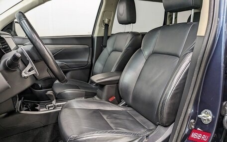 Mitsubishi Outlander III рестайлинг 3, 2019 год, 2 650 000 рублей, 25 фотография