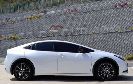 Toyota Prius IV XW50, 2024 год, 3 900 000 рублей, 7 фотография