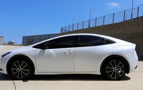 Toyota Prius IV XW50, 2024 год, 3 900 000 рублей, 3 фотография