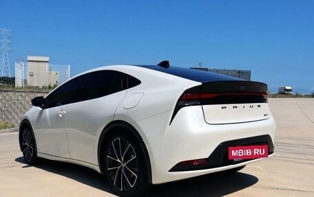 Toyota Prius IV XW50, 2024 год, 3 900 000 рублей, 4 фотография