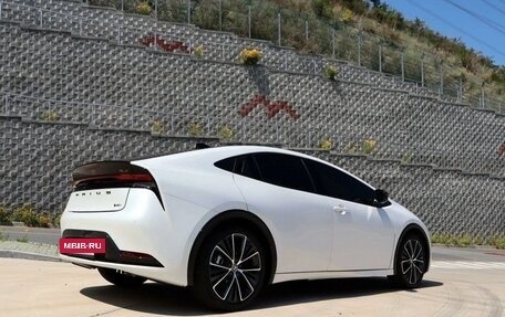 Toyota Prius IV XW50, 2024 год, 3 900 000 рублей, 6 фотография