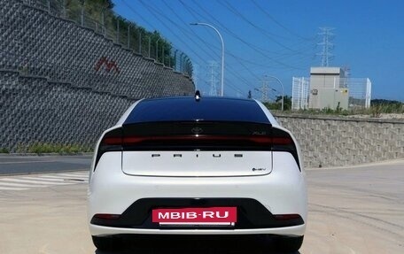 Toyota Prius IV XW50, 2024 год, 3 900 000 рублей, 5 фотография