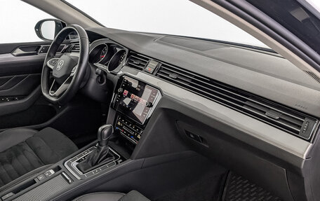 Volkswagen Passat B8 рестайлинг, 2021 год, 3 030 000 рублей, 13 фотография
