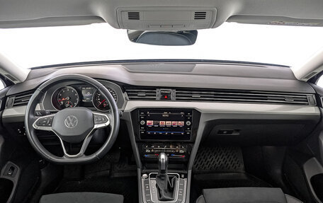 Volkswagen Passat B8 рестайлинг, 2021 год, 3 030 000 рублей, 14 фотография