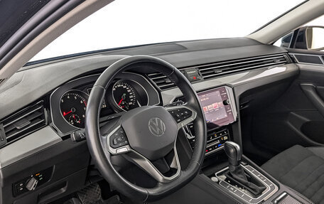 Volkswagen Passat B8 рестайлинг, 2021 год, 3 030 000 рублей, 15 фотография