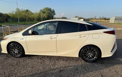 Toyota Prius IV XW50, 2017 год, 1 840 000 рублей, 1 фотография