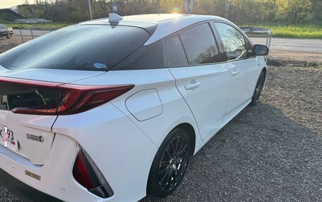 Toyota Prius IV XW50, 2017 год, 1 840 000 рублей, 2 фотография