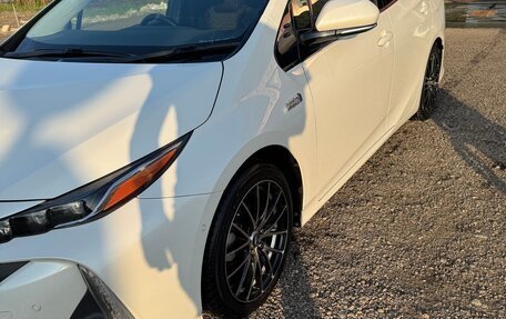 Toyota Prius IV XW50, 2017 год, 1 840 000 рублей, 5 фотография