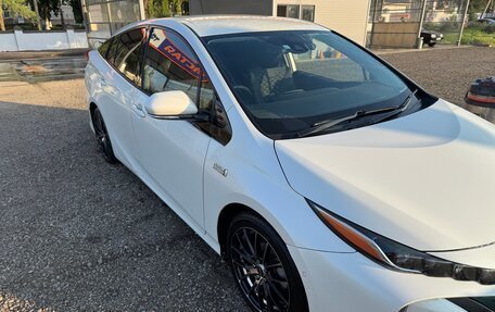 Toyota Prius IV XW50, 2017 год, 1 840 000 рублей, 3 фотография
