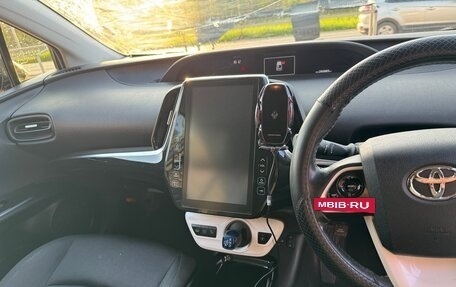Toyota Prius IV XW50, 2017 год, 1 840 000 рублей, 4 фотография