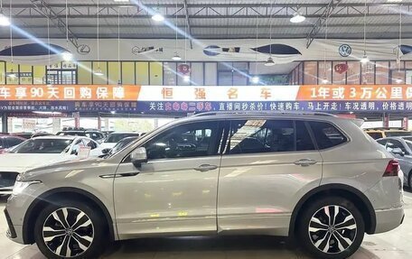 Volkswagen Tiguan II, 2022 год, 2 770 000 рублей, 2 фотография