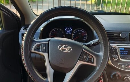 Hyundai Solaris II рестайлинг, 2015 год, 800 000 рублей, 24 фотография