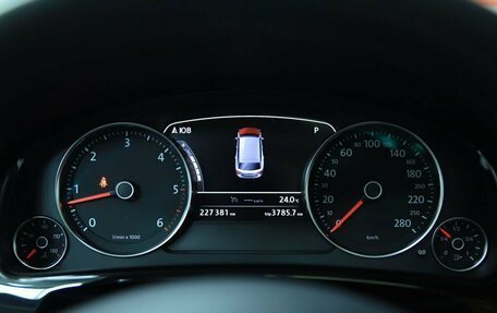 Volkswagen Touareg III, 2017 год, 2 950 000 рублей, 20 фотография