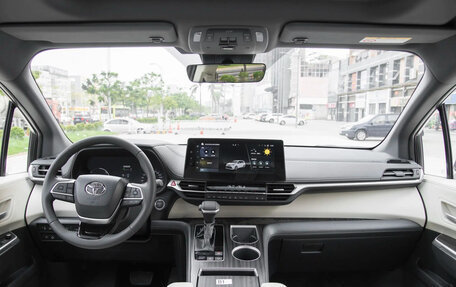 Toyota Sienna, 2025 год, 6 800 077 рублей, 13 фотография