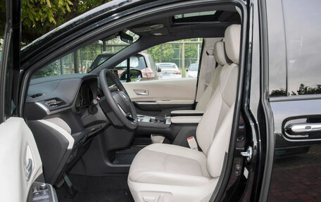 Toyota Sienna, 2025 год, 6 800 077 рублей, 11 фотография