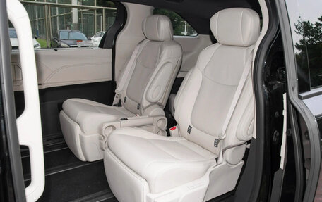 Toyota Sienna, 2025 год, 6 800 077 рублей, 24 фотография