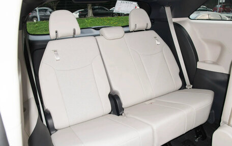 Toyota Sienna, 2025 год, 6 800 077 рублей, 29 фотография