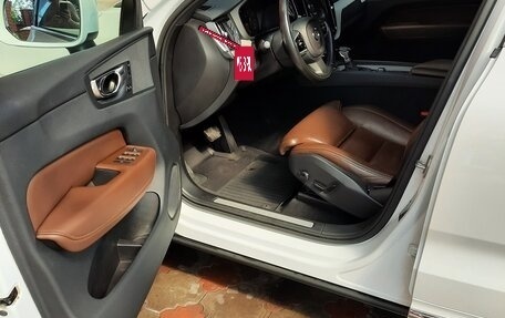 Volvo XC60 II, 2018 год, 2 750 000 рублей, 6 фотография