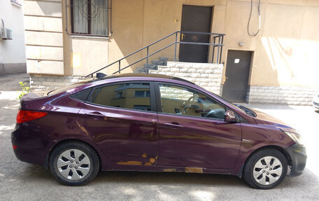 Hyundai Solaris II рестайлинг, 2011 год, 550 000 рублей, 3 фотография