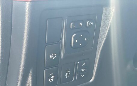 Toyota Land Cruiser Prado 150 рестайлинг 2, 2017 год, 3 199 000 рублей, 9 фотография