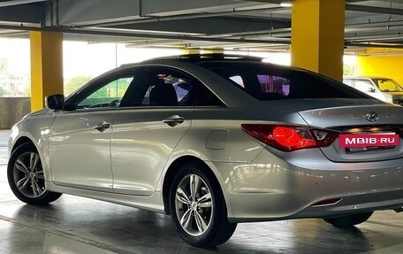Hyundai Sonata VI, 2011 год, 1 290 000 рублей, 2 фотография