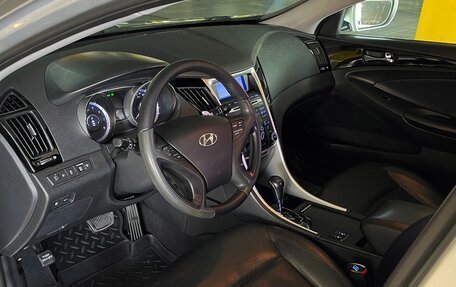 Hyundai Sonata VI, 2011 год, 1 290 000 рублей, 13 фотография