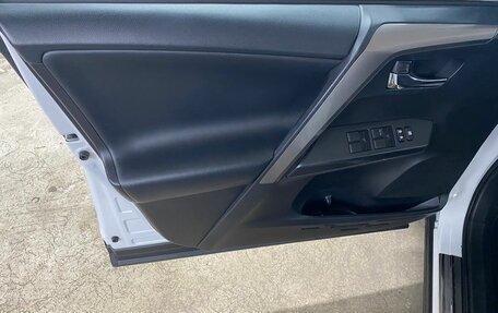 Toyota RAV4, 2018 год, 2 399 000 рублей, 18 фотография