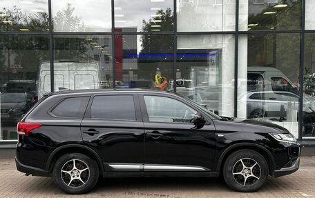 Mitsubishi Outlander III рестайлинг 3, 2018 год, 1 900 000 рублей, 4 фотография