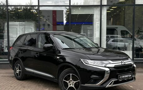 Mitsubishi Outlander III рестайлинг 3, 2018 год, 1 900 000 рублей, 3 фотография