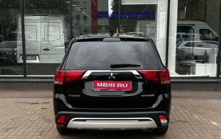 Mitsubishi Outlander III рестайлинг 3, 2018 год, 1 900 000 рублей, 7 фотография