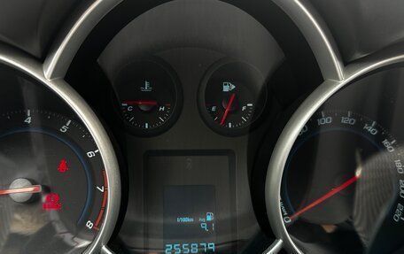Chevrolet Cruze II, 2010 год, 599 000 рублей, 3 фотография
