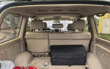 Toyota Land Cruiser 100 рестайлинг 2, 2003 год, 3 700 000 рублей, 6 фотография