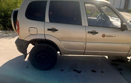 Chevrolet Niva I рестайлинг, 2004 год, 210 000 рублей, 7 фотография