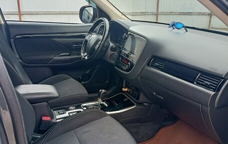 Mitsubishi Outlander III рестайлинг 3, 2020 год, 2 200 000 рублей, 8 фотография