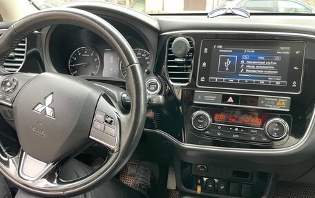 Mitsubishi Outlander III рестайлинг 3, 2020 год, 2 200 000 рублей, 11 фотография