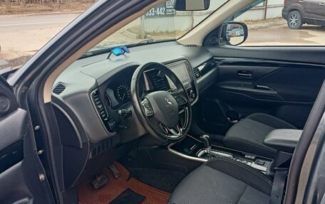 Mitsubishi Outlander III рестайлинг 3, 2020 год, 2 200 000 рублей, 10 фотография