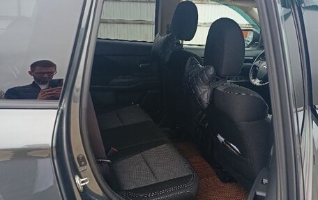 Mitsubishi Outlander III рестайлинг 3, 2020 год, 2 200 000 рублей, 13 фотография