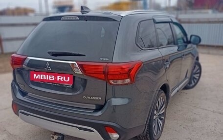 Mitsubishi Outlander III рестайлинг 3, 2020 год, 2 200 000 рублей, 7 фотография