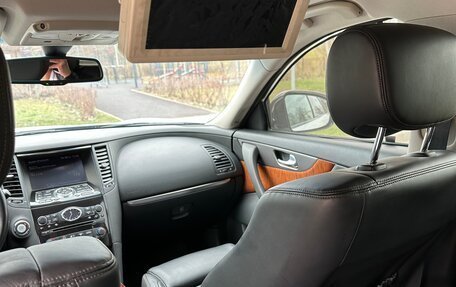 Infiniti QX70, 2014 год, 2 900 000 рублей, 20 фотография